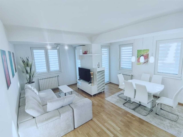 Дава се под наем Двустаен апартамент в Бургас, Изгрев - 60 кв.м за 204 € - Снимка #1