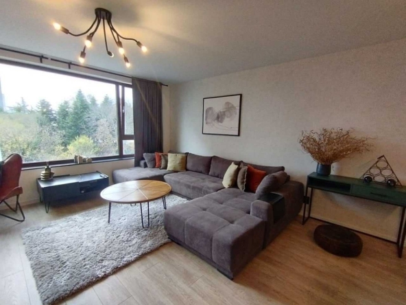 Дава се под наем Тристаен апартамент в Варна, Централна поща - 110 кв.м за 663 € - Снимка #1