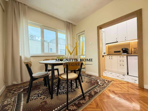 Дава се под наем Тристаен апартамент в Бургас, Център - 85 кв.м за 612 € - Снимка #1