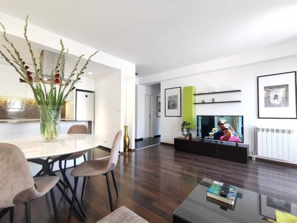 Дава се под наем Двустаен апартамент в Бургас, Лазур - 57 кв.м за 204 € - Снимка #1