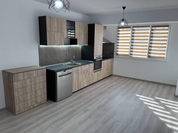 Дава се под наем Тристаен апартамент в Бургас, Славейков - 60 кв.м за 510 € - Снимка #1