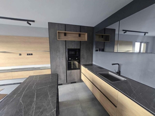 Дава се под наем Двустаен апартамент в София, Витоша - 76 кв.м за 1000 € - Снимка #1