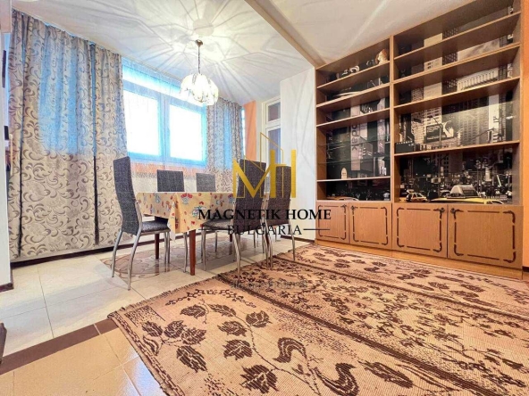 Дава се под наем Тристаен апартамент в Бургас, Изгрев - 90 кв.м за 561 € - Снимка #1