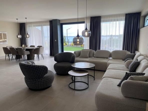 Дава се под наем Къща в Бургас, Сарафово - 250 кв.м за 3570 € - Снимка #1