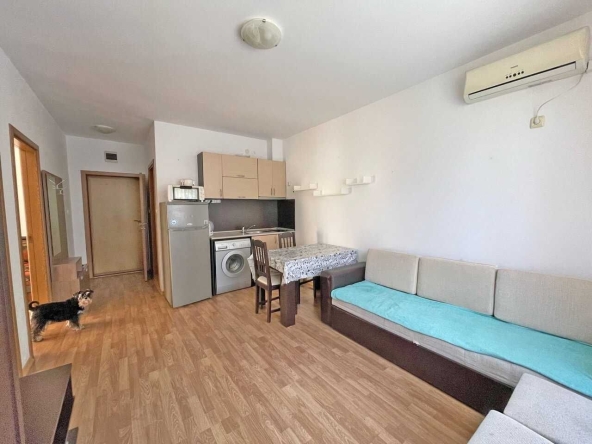 Тристаен апартамент в к.к. Слънчев бряг - 67 кв.м за 889 €/кв.м - Снимка #1