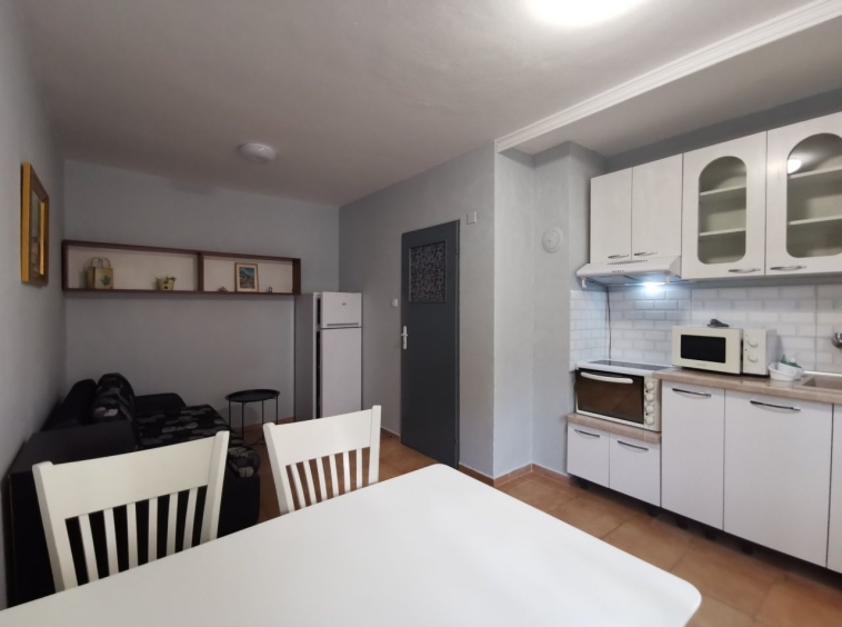 Дава се под наем Тристаен апартамент в Русе, Възраждане - 78 кв.м за 357 € - Снимка #1