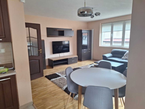 Дава се под наем Двустаен апартамент в Пловдив, Изгрев - 66 кв.м за 450 € - Снимка #1
