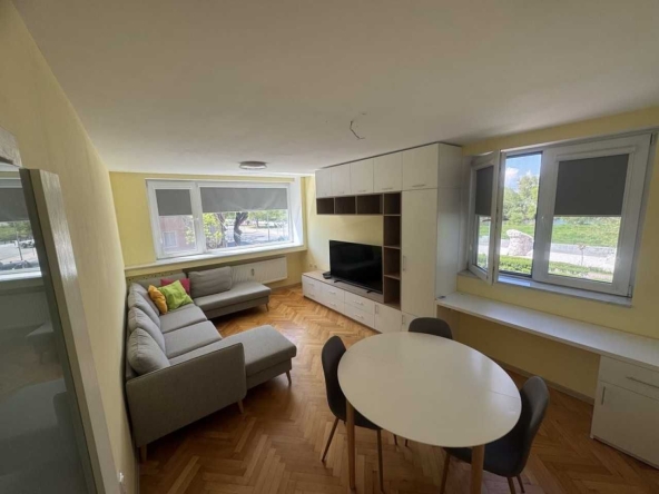 Дава се под наем Двустаен апартамент в Пловдив, Център - 66 кв.м за 425 € - Снимка #1