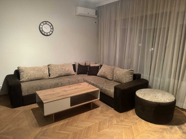 Дава се под наем Тристаен апартамент в Пловдив, Кършияка - 100 кв.м за 425 € - Снимка #1