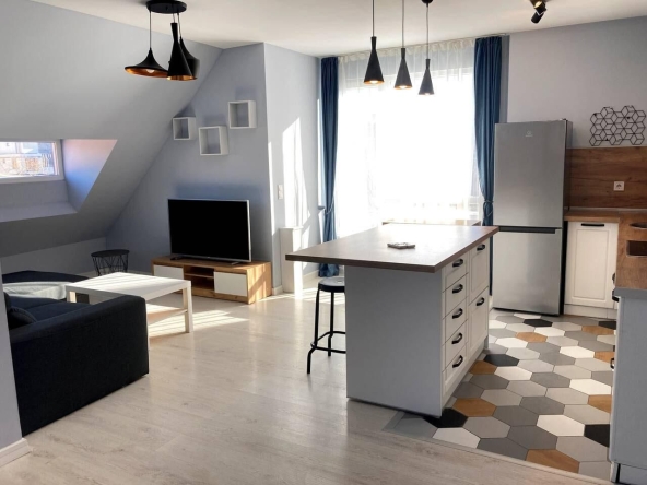 Дава се под наем Тристаен апартамент в Пловдив, Център - 100 кв.м за 765 € - Снимка #1