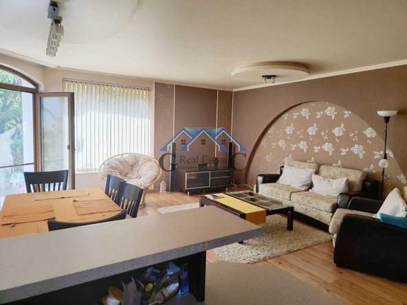 Къща в к.к. Св.Св. Константин и Елена - 200 кв.м за 2400 €/кв.м - Снимка #1