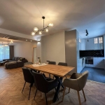 Дава се под наем Тристаен апартамент в Бургас, Център - 92 кв.м за 969 € - Снимка #1