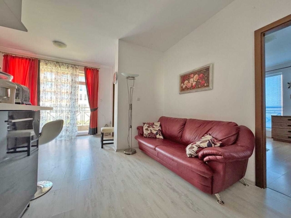 Тристаен апартамент в к.к. Слънчев бряг - 70 кв.м за 922 €/кв.м - Снимка #1