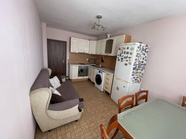 Дава се под наем Тристаен апартамент в Бургас, Славейков - 120 кв.м за 637.5 € - Снимка #1