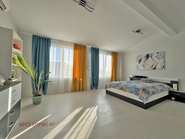 Четиристаен апартамент в к.к. Слънчев бряг - 96 кв.м за 1110 €/кв.м - Снимка #1