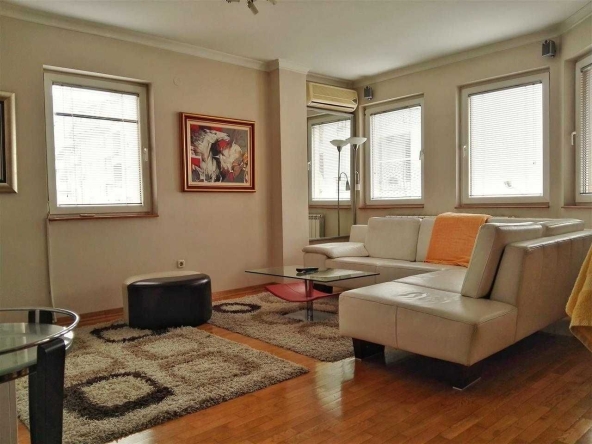 Дава се под наем Двустаен апартамент в Бургас, Център - 64 кв.м за 255 € - Снимка #1