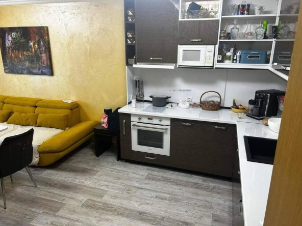 Дава се под наем Двустаен апартамент в Бургас, Славейков - 61 кв.м за 510 € - Снимка #1