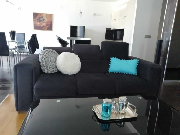 Дава се под наем Двустаен апартамент в Бургас, Славейков - 60 кв.м за 204 € - Снимка #1