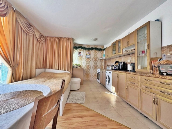 Двустаен апартамент в к.к. Слънчев бряг - 60 кв.м за 1100 €/кв.м - Снимка #1