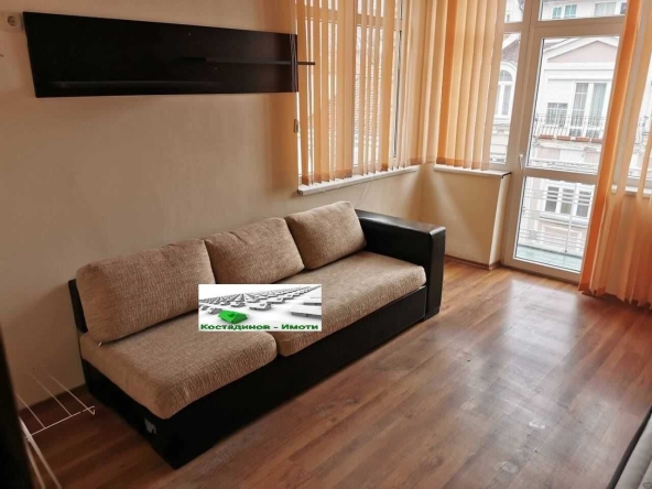 Дава се под наем Многостаен апартамент в Пловдив, Център - 170 кв.м за 850 € - Снимка #1