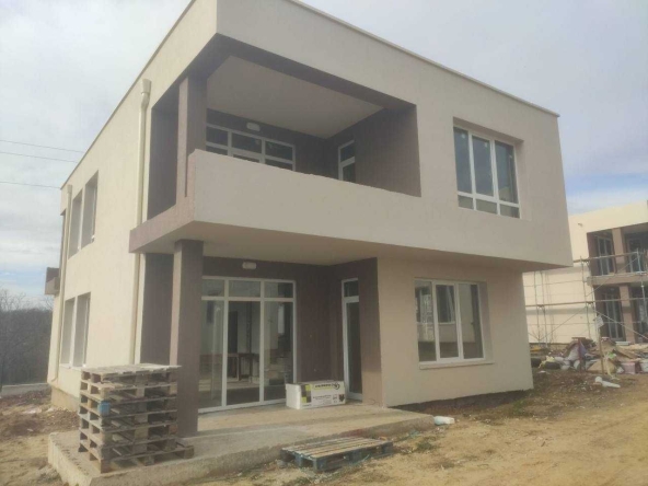 Къща в с. Аспарухово, Област Варна - 200 кв.м за 975 €/кв.м - Снимка #1