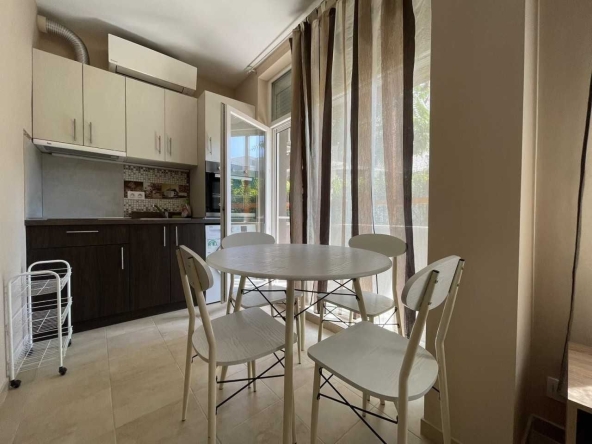 Дава се под наем Тристаен апартамент в София, Витоша - 80 кв.м за 580 € - Снимка #1