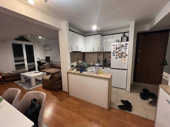 Дава се под наем Двустаен апартамент в Бургас, Лазур - 57 кв.м за 219.3 € - Снимка #1