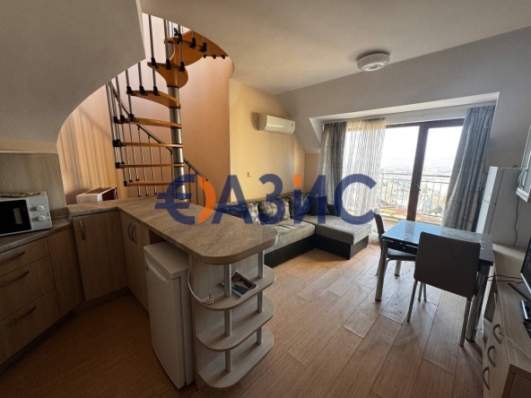 Двустаен апартамент в Варна, Център - 60 кв.м за 1917 €/кв.м - Снимка #1