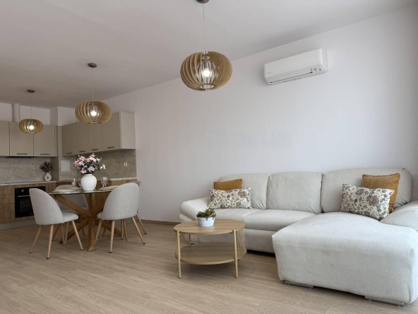 Дава се под наем Двустаен апартамент в Бургас, Братя Миладинови - 80 кв.м за 816 € - Снимка #1