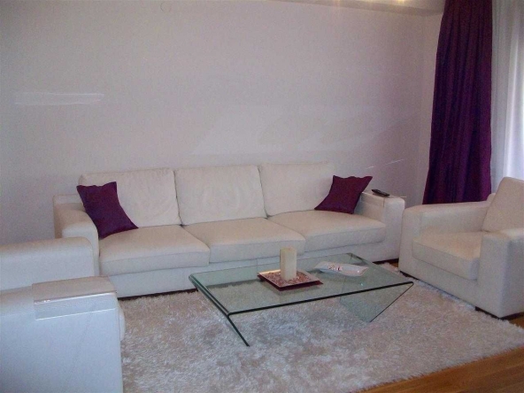 Дава се под наем Двустаен апартамент в Бургас, Братя Миладинови - 57 кв.м за 229.5 € - Снимка #1