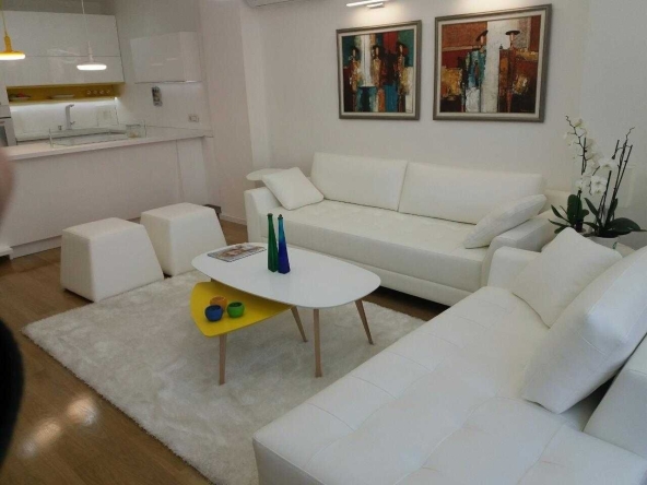 Дава се под наем Двустаен апартамент в Бургас, Център - 59 кв.м за 229.5 € - Снимка #1