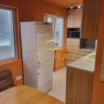 Дава се под наем Тристаен апартамент в Варна, Цветен квартал - 72 кв.м за 561 € - Снимка #1