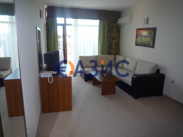 Двустаен апартамент в к.к. Слънчев бряг - 69 кв.м за 1044 €/кв.м - Снимка #1