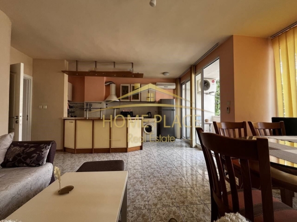 Дава се под наем Тристаен апартамент в Варна, Център - 72 кв.м за 561 € - Снимка #1