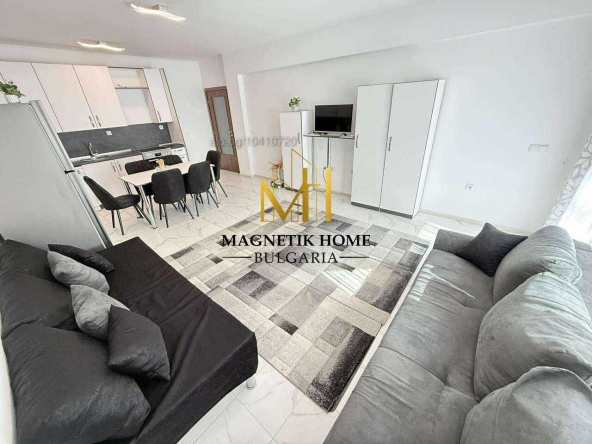 Дава се под наем Тристаен апартамент в Бургас, Център - 95 кв.м за 765 € - Снимка #1