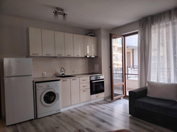 Дава се под наем Двустаен апартамент в Бургас, Център - 58 кв.м за 510 € - Снимка #1