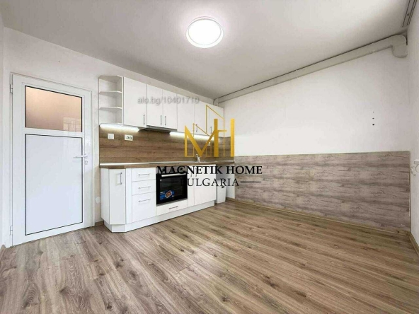 Дава се под наем Двустаен апартамент в Бургас, Център - 65 кв.м за 306 € - Снимка #1