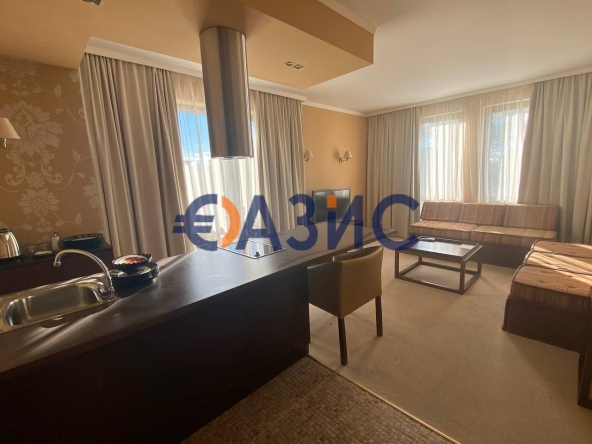 Двустаен апартамент в к.к. Слънчев бряг - 78 кв.м за 1347 €/кв.м - Снимка #1