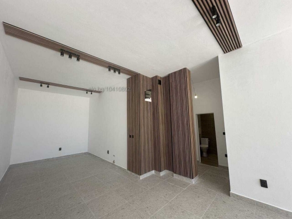 Магазин в Пловдив, Христо Смирненски - 57 кв.м за 1755 €/кв.м - Снимка #1