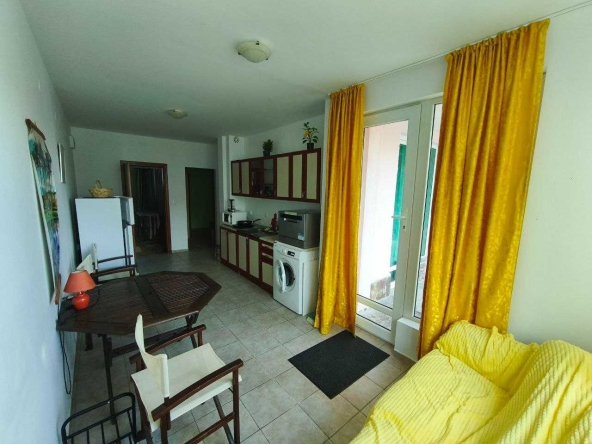 Дава се под наем Тристаен апартамент в Варна, Морска градина - 75 кв.м за 459 € - Снимка #1