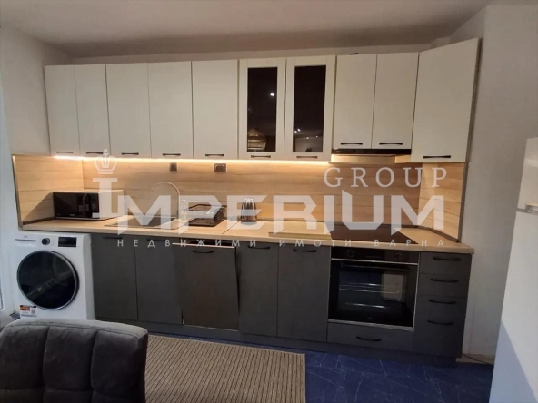 Дава се под наем Тристаен апартамент в Варна, Базар Левски - 120 кв.м за 816 € - Снимка #1