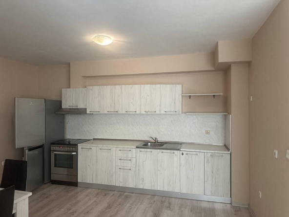 Дава се под наем Тристаен апартамент в Бургас, Зорница - 120 кв.м за 612 € - Снимка #1