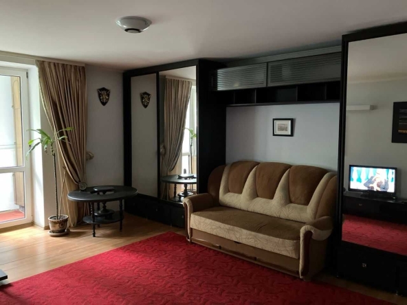 Дава се под наем Двустаен апартамент в София, Център - 50 кв.м за 350 € - Снимка #1