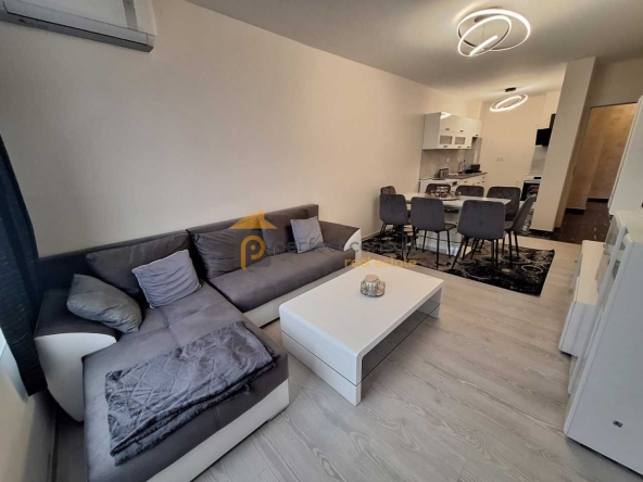 Дава се под наем Тристаен апартамент в Пловдив, Съдийски - 118 кв.м за 663 € - Снимка #1