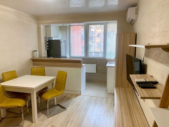 Дава се под наем Тристаен апартамент в София, Малинова долина - 93 кв.м за 600 € - Снимка #1