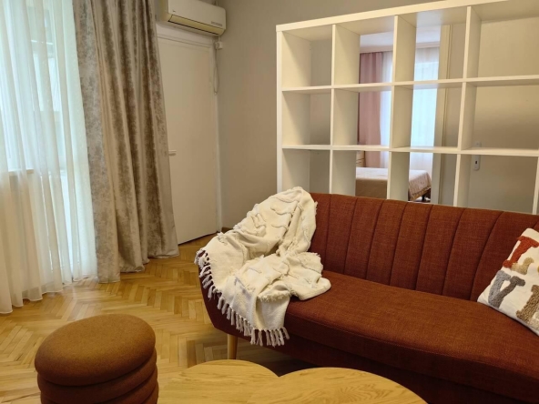 Дава се под наем Двустаен апартамент в Пловдив, Кършияка - 70 кв.м за 408 € - Снимка #1
