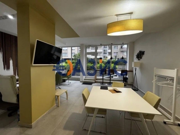 Двустаен апартамент в Бургас, Център - 83 кв.м за 2163 €/кв.м - Снимка #1