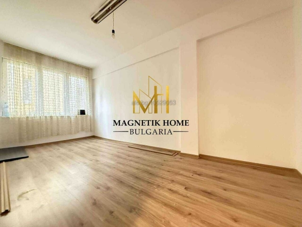 Дава се под наем Офис в Бургас, Център - 20 кв.м за 204 € - Снимка #1