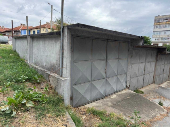 Гараж / Паркомясто в Разград, Орел - 19 кв.м за 993 €/кв.м - Снимка #1