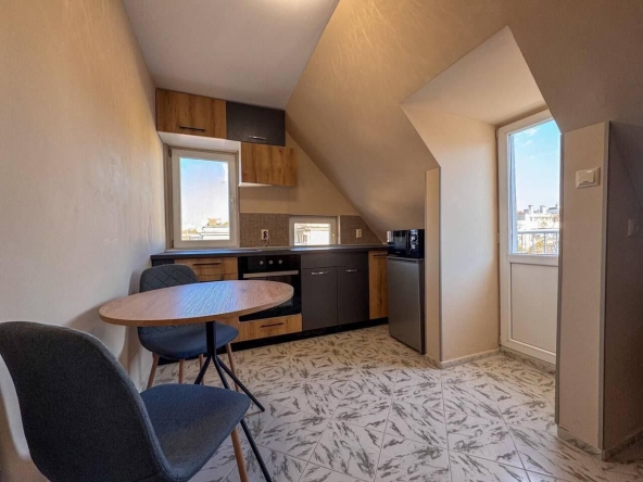 Дава се под наем Двустаен апартамент в Бургас, Център - 50 кв.м за 408 € - Снимка #1